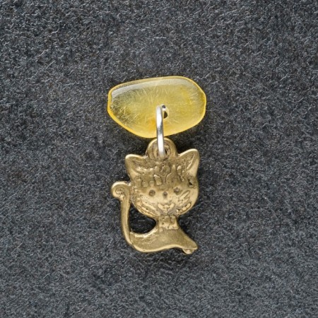 KISA-Talisman keychain, natural amber