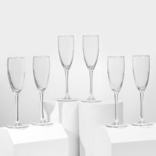 Set of glass glasses for champagne 