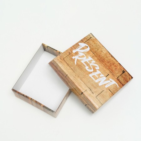 Box cover is a "Present", without a window, 18 x 15 x 5 cm-2