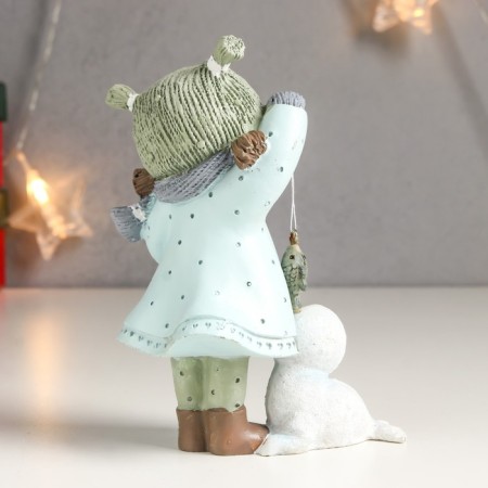 Souvenir Polystone "Baby feeds a fish catfish with a 7x9x13 cm-4
