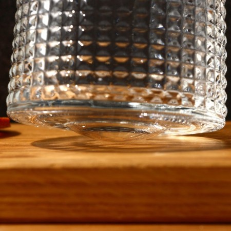 The impenetrable glass of "wealth", 160 ml.-4
