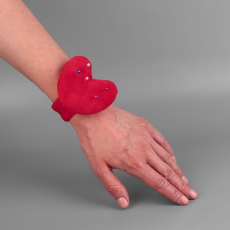 Needle on the bracelet "Heart", 23 × 6 cm, red color-3