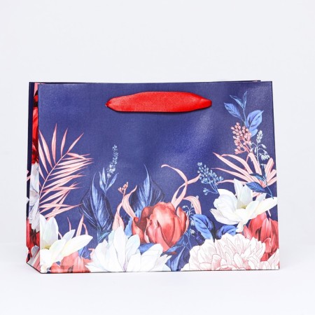 Gift Package "Flower Dancing" 23 x 17.8 x 9.8 cm