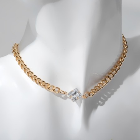 Choker "chain" rhombus, white color in gold, 32 cm