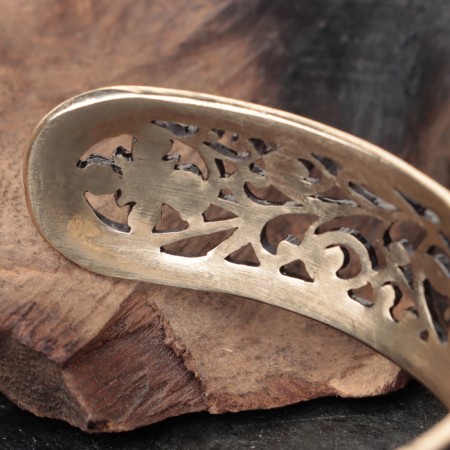Carved "hops" bracelet, medium, brass-2