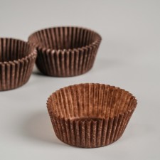 Brown baking uniform, 4 x 2.1 cm