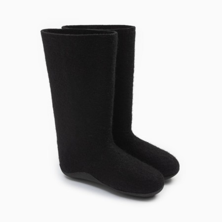 Men's boots with a rubber sole, the color is black, size 41