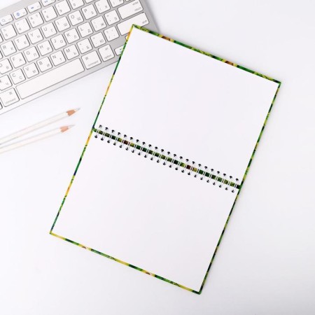 Sketchbook in a solid cover on the crest Aavocado A5, 80 l, 100 g/m-3