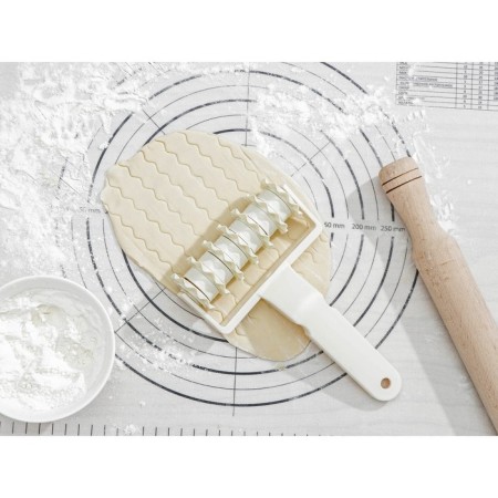Roller for cutting stripes from the dough of the “wave”, 20 × 12 × 4 cm