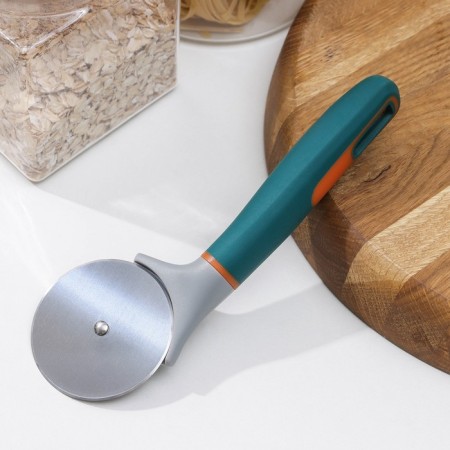 A knife for pizza and dough Magistro Coral, 20 cm, gray color
