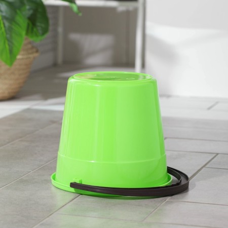 The bucket is round, 5 l, d = 22 cm, h = 19.5 cm, color mix-2