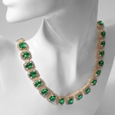 The necklace 