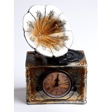 Table interior clock, “gramophone”, on batteries, 15.5 × 9.5 × 24.5 cm, d-7 cm