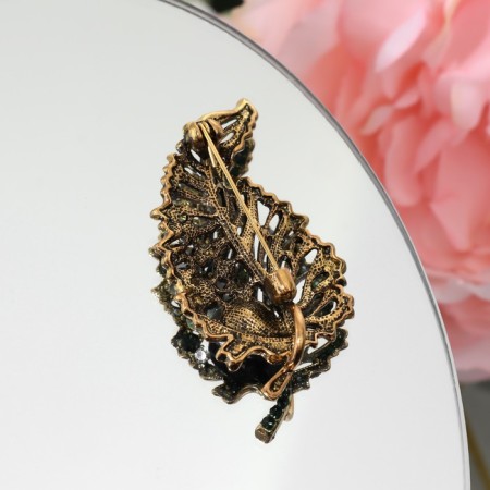 Brooch "Spring" Openwork, green color in black gold-1