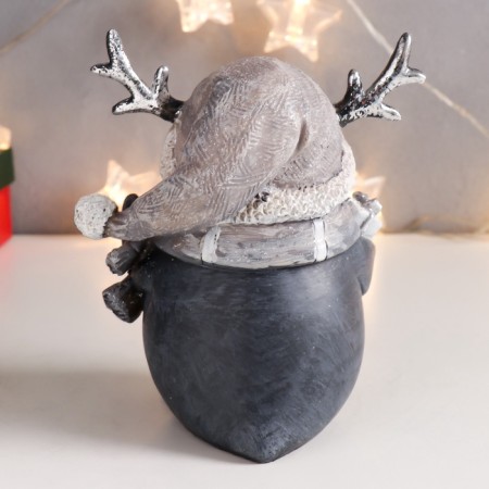 Polystone souvenir "Penguin in a scarf and cap with horns, with a gift" Mix 15.5x13x9 cm-4