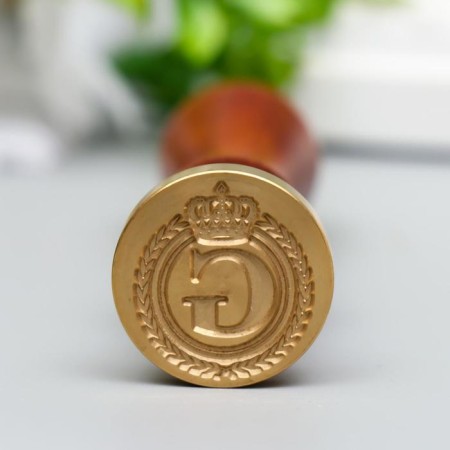Printing for wax with a wooden handle "Crown with the letter G" 9x2.5x2.5 cm-1