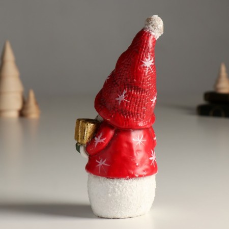 Polystone souvenir "Santa Claus in a red outfit with a gift" 8.5x7.5x19.2 cm-3