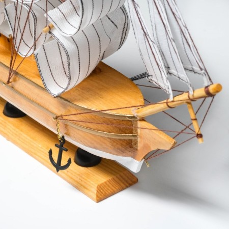 The ship "Marianne" is three -masted with white sails, a light tree with a white bottom 32*7*32cm-2