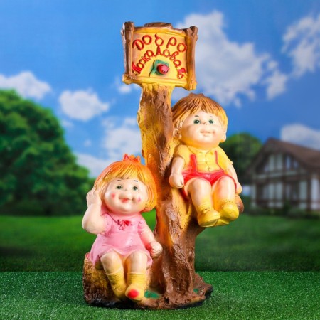 Garden figure "Boy and girl on a tree", 40x31x66cm, mix