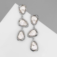 Earrings with pearls 