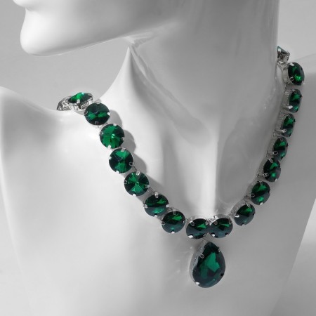 The necklace "Jewel" drop, emerald color in silver, 32.5 cm