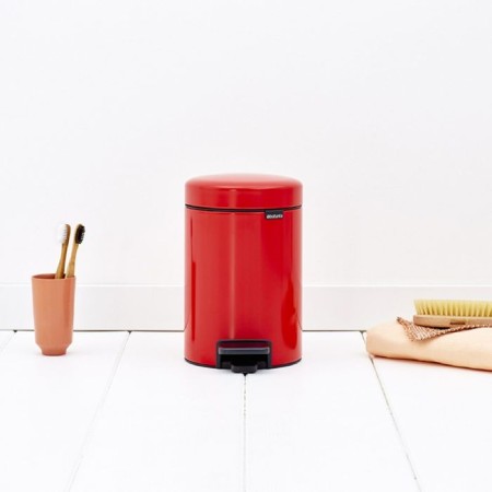 Brabantia Newcon bucket, plastic inner bucket, with a pedal, flame red color, 3 liters-3