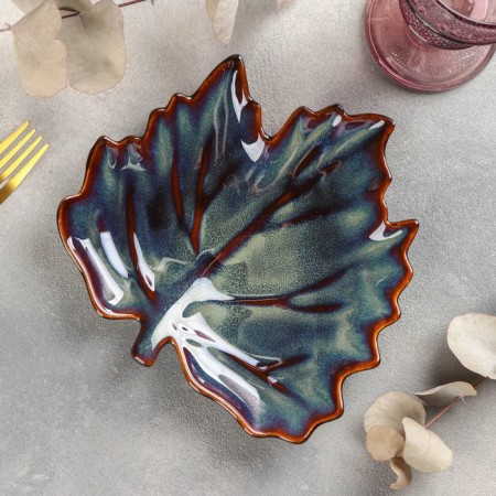Ceramic serving dish "Leaf", 21 × 20 cm