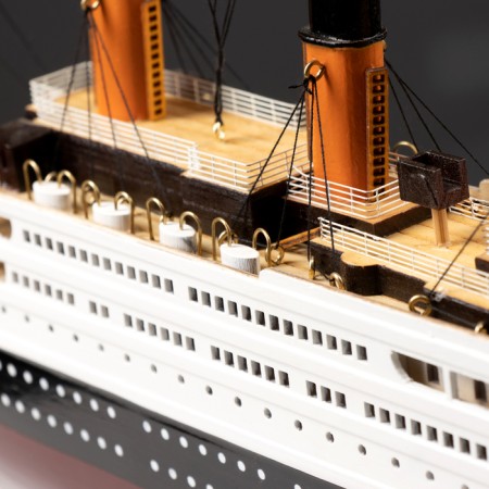 Sugrian ship "Titanic" 60*23*7cm-3