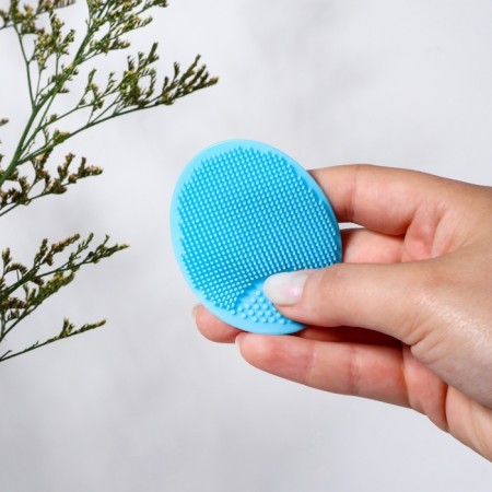 Washing brush "Oval", on a suction cup, 6.3 × 5.2 cm, blue color-1