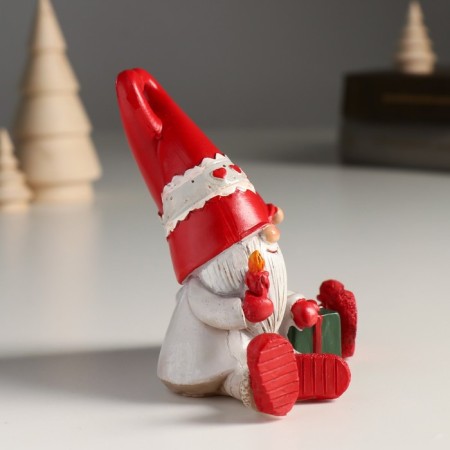 Suvenir Polystone "Santa Claus and granny with a gift, sit" 10x7.5x10 cm-1
