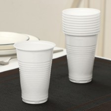The set of plastic disposable glasses did not forget! 