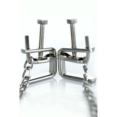 Toyfa Theatre's nipples, with a chain-3