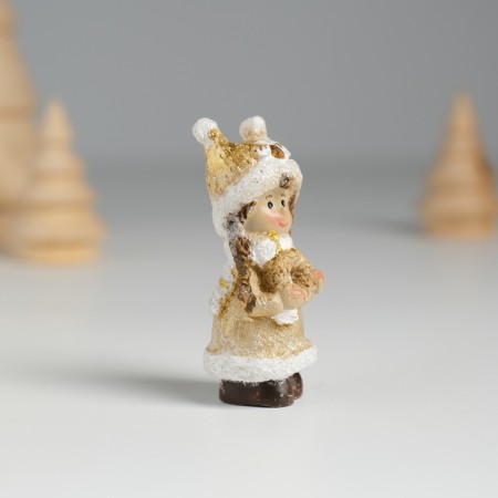 Polystone souvenir "Baby in a hat-hut, in a golden fur coat, with a wreath" 2.2x2.2x5 cm-1