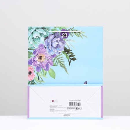 Gift package "Butterfly next to the bouquet" 26 x 32 x 12 cm-1