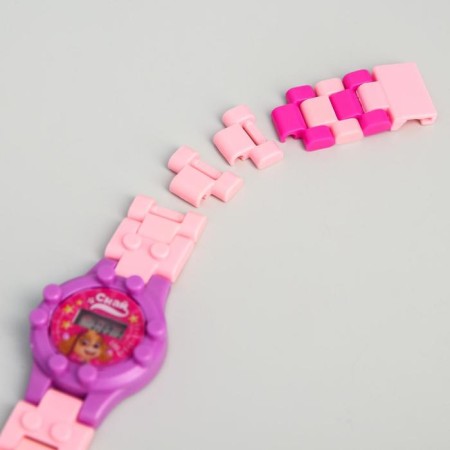 Watch of Leeo's Leege with a strap-designer-1
