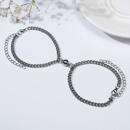 Bracelets "Demetrons" on the magnet, the color of silver l = 17-3