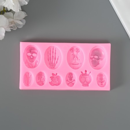 Mold Silicon "Skeletons and Skull" 10 items 7.2x13.6 cm
