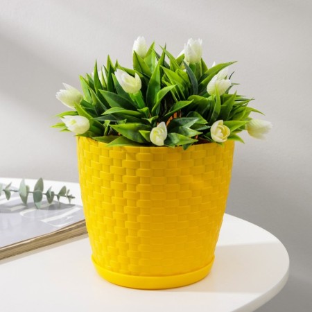 Pot for flowers with the Podon "Rotan", 2 l, the color is yellow