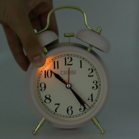 Pennant alarm clock, discrete move, D-9 cm, 17 x 11 cm, pink-5
