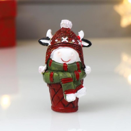 Polystone souvenir "Gobby in a knitted hat" Red with green 7.5 cm