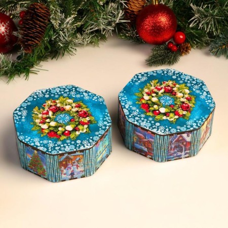 The box is octagonal, blue, mix, 15.3x15.3x6.7 cm-3