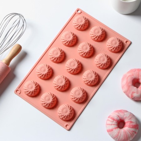 Baking uniform “Chrysanthemum”, silicone, 30 × 18 × 2 cm, 15 cells, peach color