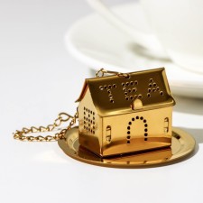 Goldie tea sieve, house, gold color