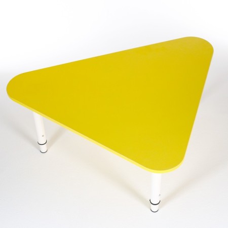 Table triangle growing gr.0-3 on a metal frame, yellow-1