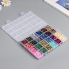 Glass beads 8/0 (3 mm) in the casket 