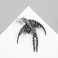 Brooch 