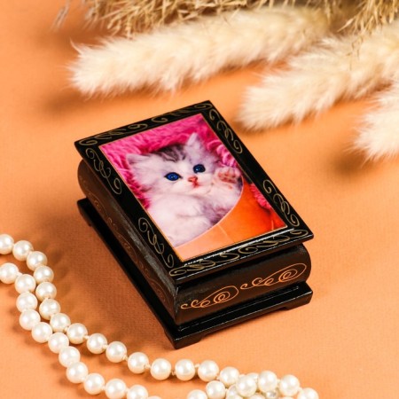 Casket "White kitten on a pink blanket", 6 × 9 cm, lacquer miniature