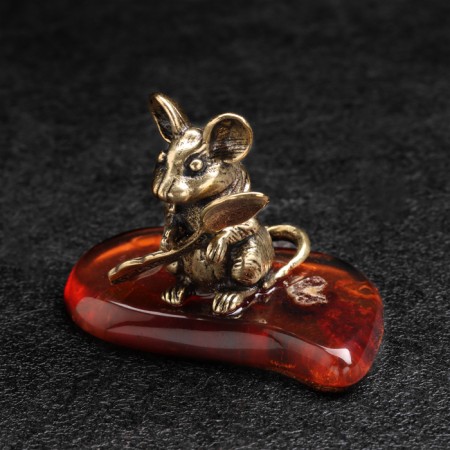 Souvenir "Mouse with a spoon of rake", brass, amber
