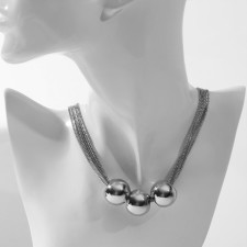 The necklace 