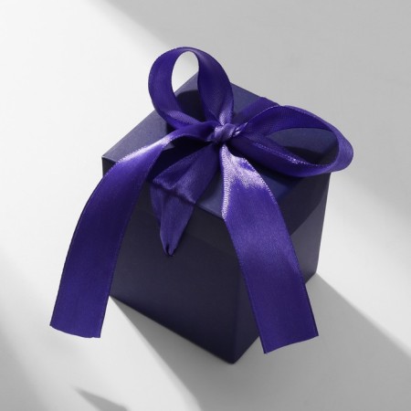 Gift box "Present" 6 × 6, blue
